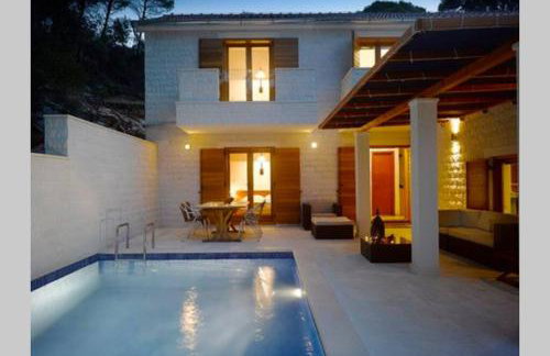 Private luxury Villa AZZURRO on Solta for up to 10 persons, free parking, very close to beach! FREE Kajak & Mountainbikes, GREAT living area & privacy! - Foto 2