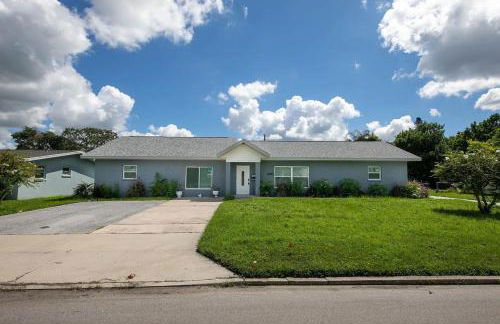 Spacious Home Sleeps 16 - Private Pool Near IMG - Foto 12