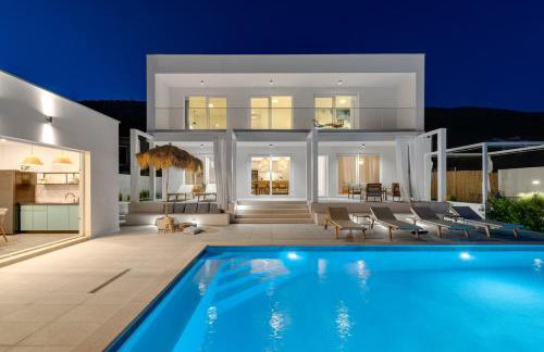 Villa Zen with 4 bedrooms, private 32 sqm pool, summer kitchen, 7 km from the beach - Photo 43