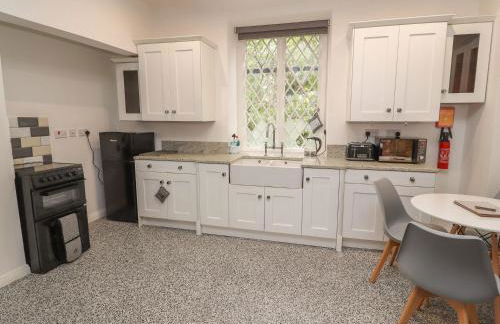 Memorial Building - Photo 25