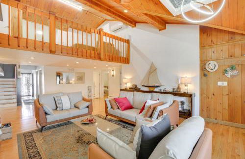 Lake Carmel Access Waterfront Home with Deck! - Foto 5