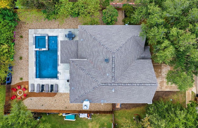 High End Home w Pool Hot Tub Gameroom - Photo 58