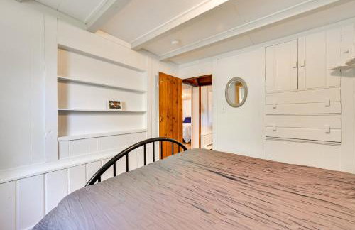 Cozy Harbor Springs Vacation Rental, 13 Mi to Town - Foto 17