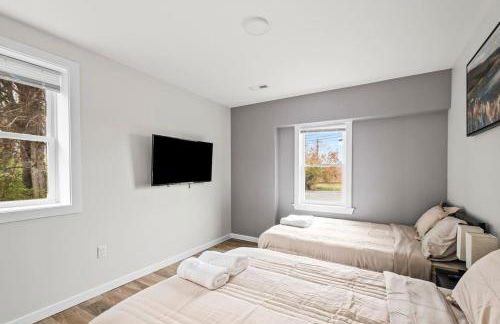 Two Dulles homes 1 price sleeps 16 w-EV parking - Foto 79