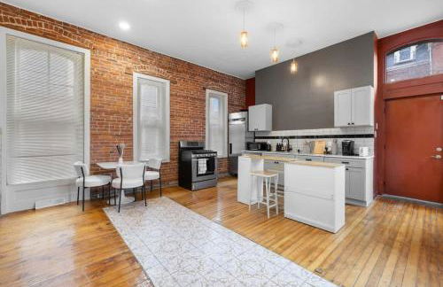 Allentown 5 BR House Free Parking No Chores! - Photo 12