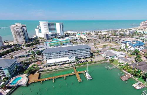 NEW Beach Condo 5 min walk to the Beach Sleeps 9 - Foto 31