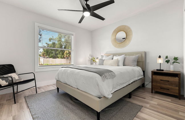 Relaxing 2BR Florida Home Close to Beach - Photo 3