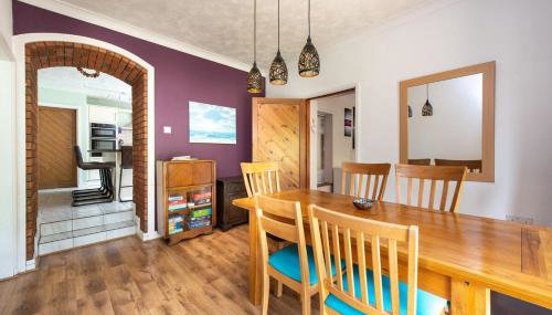 Spacious 5BR Home in Redditch - Photo 5