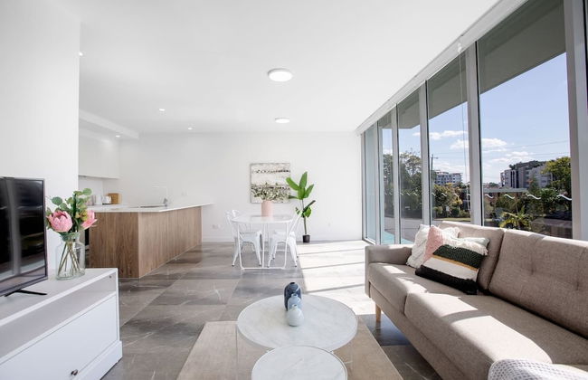 Wow Southport Apartment Near Light Rail Station - Photo 1