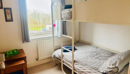 4 bed Townhouse with spectacular views 4 miles from Cardiff 10min drive or train journey to city centre - Foto 3