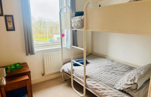 4 bed Townhouse with spectacular views 4 miles from Cardiff 10min drive or train journey to city centre - Foto 3