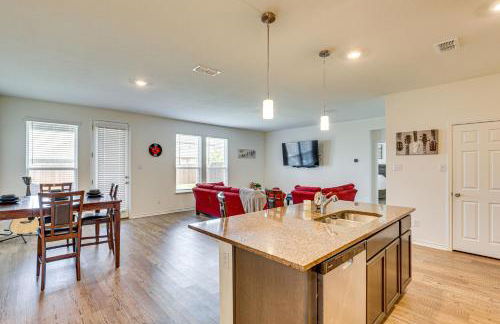 Private Yard and Pool Access Home in Krugerville - Foto 4