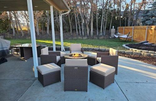 Centrally Located 1500 SqFt Private Guest Suite with Hot Tub - Foto 3