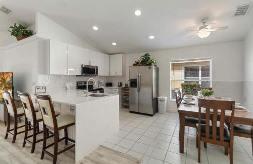 Spacious 4 Bedroom Vacation Villa Near Disney perfect for Two Families - Foto 4
