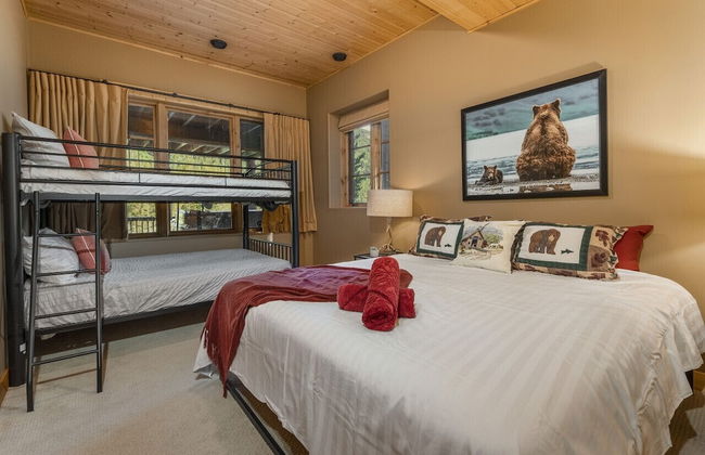 Luxury Log Chalet | Pool + Private HotTub | Ski In/Out | Overlooking Greywolf GC - Photo 2