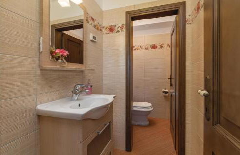 Cozy Home In Tinjan With Wifi - Foto 59