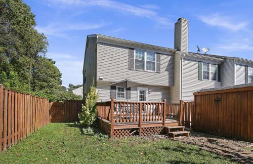 Luxury End Unit Townhome Just 40 Minutes from DC, Pet-Friendly, Privacy Fenced - Foto 18