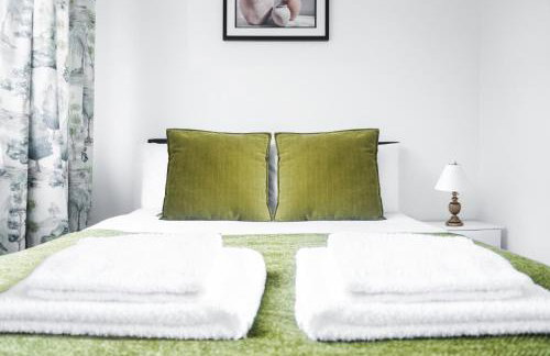 Spacious 3BR Weekend Getaway Home Near Etihad and Coop Live - Free Parking! - Foto 18