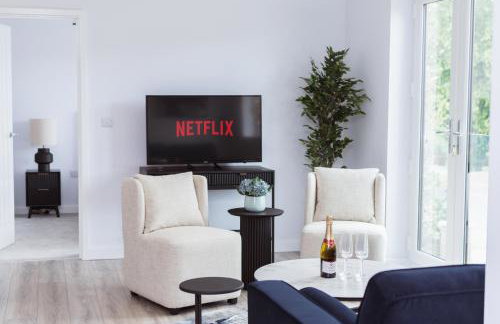 Stylish new-build, free parking, 20-minute walk to city centre - Photo 12