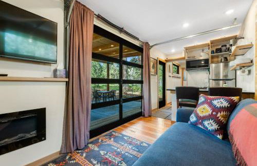 Two Pines - Unique container home w/hot tub - Downtown - Trailer Parking - Pet friendly - Foto 12