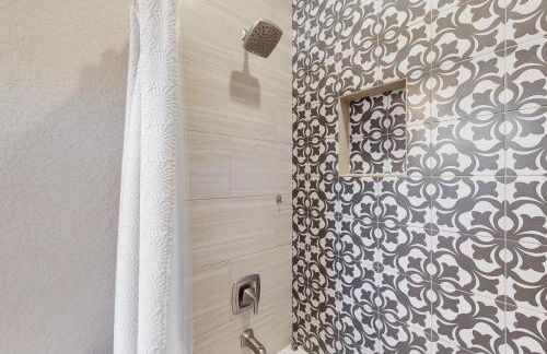 Tanglewood Retreat | Updated house in Spring Branch with a large yard - Foto 19