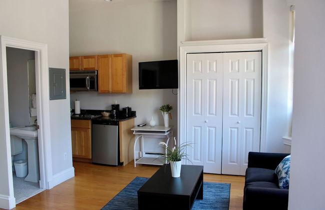 Maverick Suites at 402 Columbus Ave - Foto 31