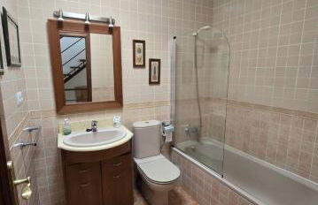 Céntrico adosado cerca de la playa - Foto 1