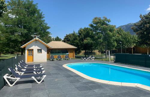 CHALET EN FUSTE, JACUZZI PRIVE, TERRASSE et VUE MONTAGNE DANS CAMPING 3 ETOILES - Foto 20