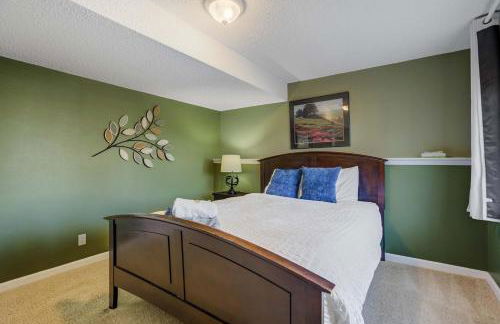 Deep Blue Spacious Escape w Hot Tub & Playground - Foto 38