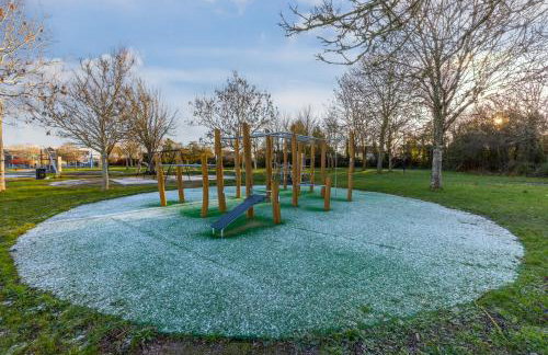 Keaton House - Close to City Centre - Free Parking, Spacious Garden, Fast Wifi and Smart TV by Yoko Property - Foto 30