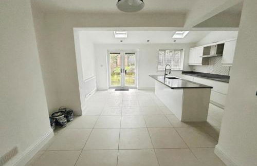 4BR House, Derby, Contractors, Relocators - Foto 1