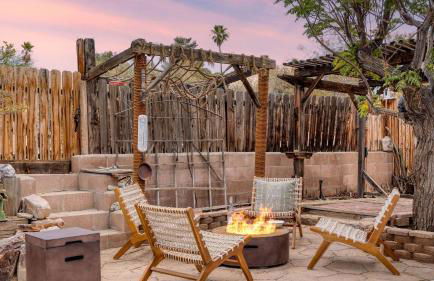 Boho Joshua Tree Escape w/ Firepit, Courtyard & Epic Views Asteroid by Avantstay - Foto 4