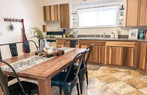 The Jailer's Cottage * Entire Home * Sleeps 12 - Foto 17