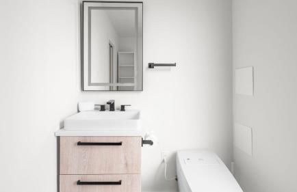 Modern Oasis w Pool Hot Tub Rooftop Deck Home Theater Mariposa Retreat by AvantStay - Foto 35