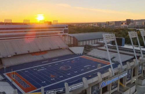 Boho-Luxe Studio - Pink Accents & Mountain Calm - Foto 30