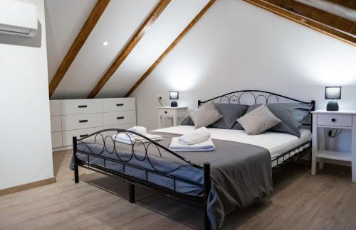 Holiday Home Vrkic with Hot Tub - Photo 35