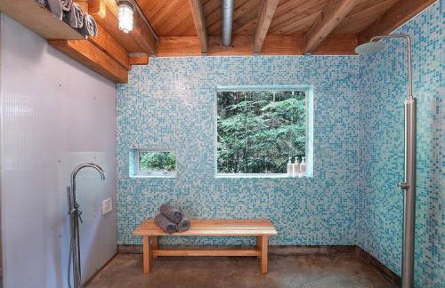 Guemes Island Road Modern Home - Foto 22