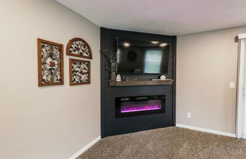 Indoor Hot-Tub! Spacious & Updated MQT Township Home! - Photo 13