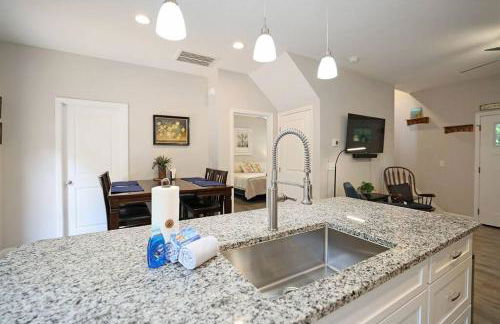 Bungalow Dream w Hot Tub, Fenced Yard & Fire Pit - Foto 35