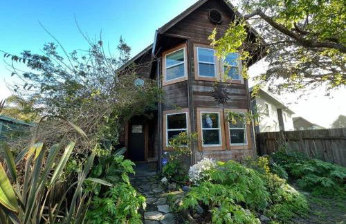 Pacifica Storybook Beach House - Photo 2