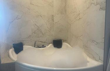 Appartement Jacuzzi proche Cité Gastronomique - Foto 8
