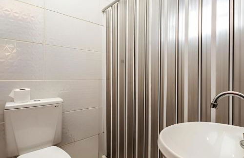 Casa para Famílias e Grupos com Ar-condicionado, Churrasqueira e estacionamento próximo em Praia Grande - Foto 17