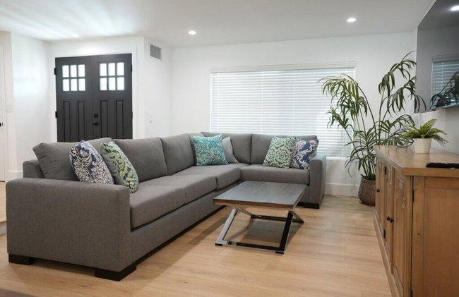 Coming Mid-April 2023! Beautifully upgraded two-story home with backyard oasis - Foto 27