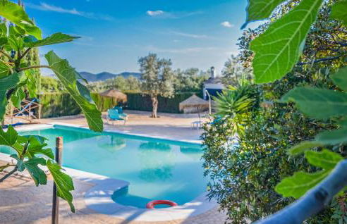 Cozy Home In Estepa With Kitchen - Photo 1