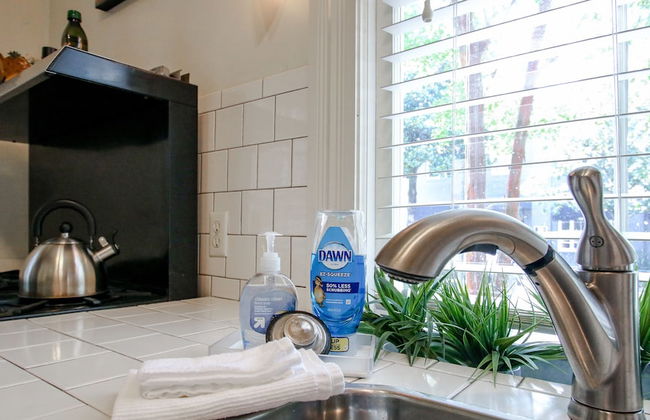 The Irish Bar near Bay Historic Savannah - Photo 25