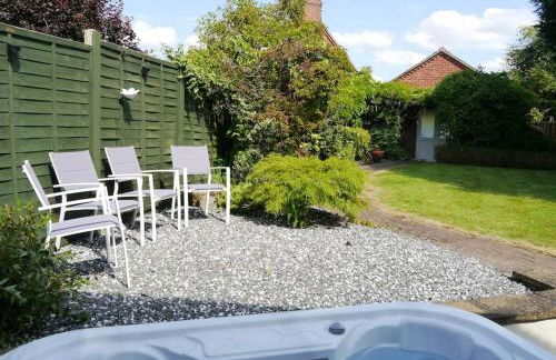 Lilac Cottage -Sleeps 6 -HOT TUB - Foto 22