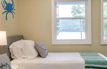 Tranquil Lakefront Cottage with Private Dock in Ticonderoga, New York - Foto 18