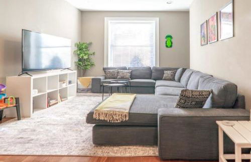 Lovely 4BR Shaw Family Home Garage ABODEbucks - Photo 4