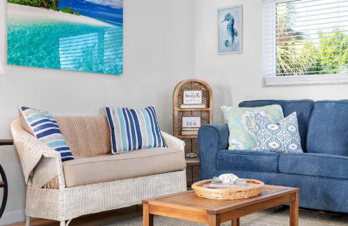 Charming Beachfront Cottage with Dock Slip and Kayaks on Little Gasparilla Island | Placida, FL - Foto 12