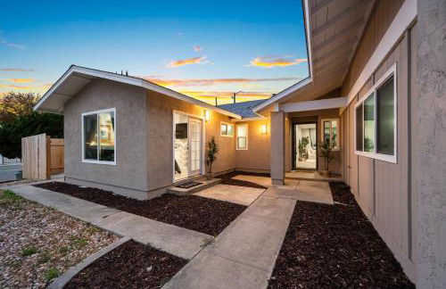 Entire Private Studio with 1 King Bed, Full Kitchen, Gated Yard, Available Now - Foto 17